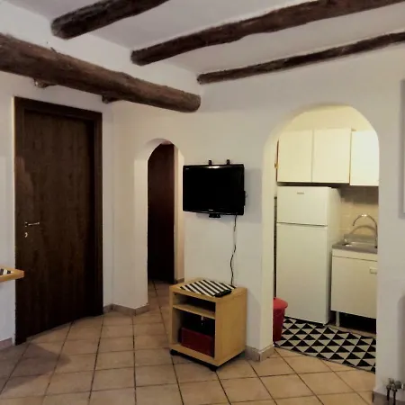 Charming In Center *